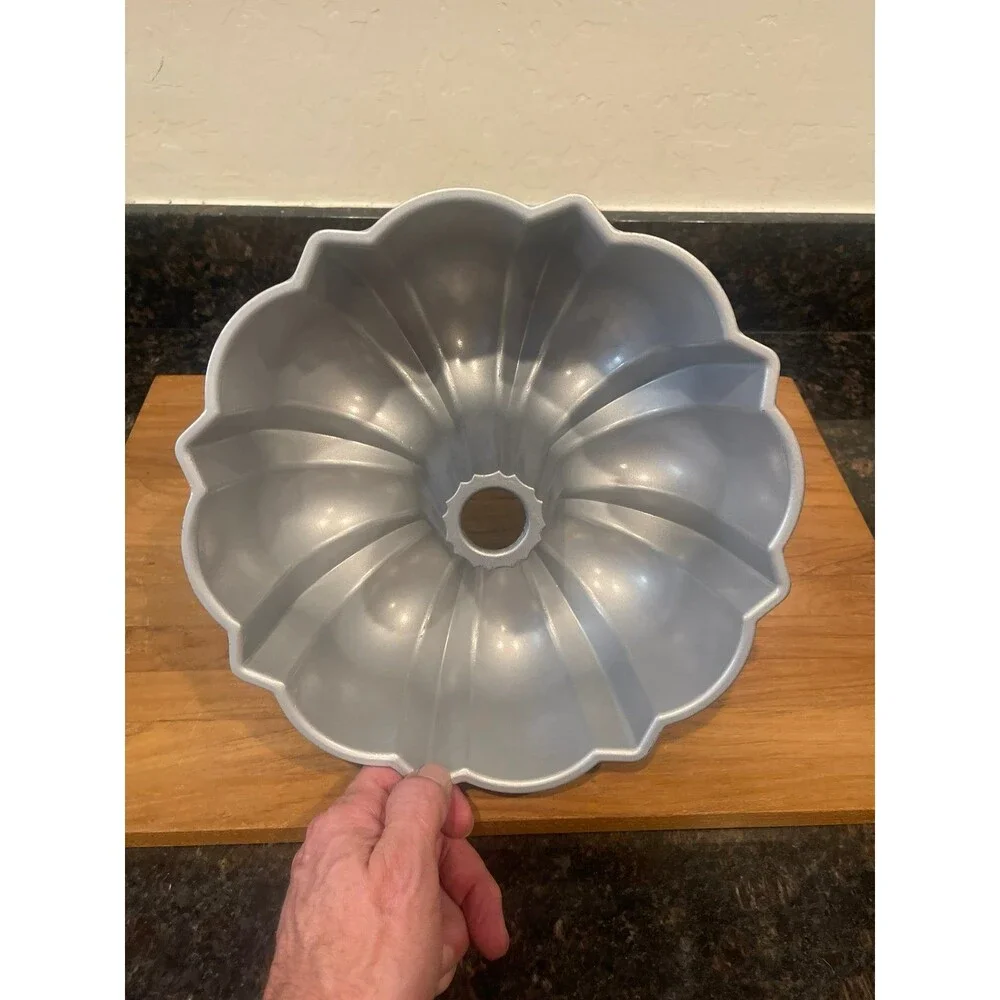 Nordic Ware original Bundt cake pan